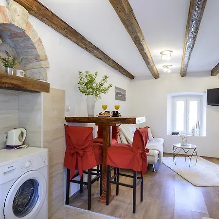 Storelli Apartment *